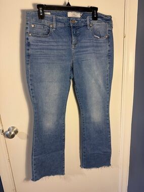 TORRID Light Wash Ankle Jeans with Frayed Hem size 12S